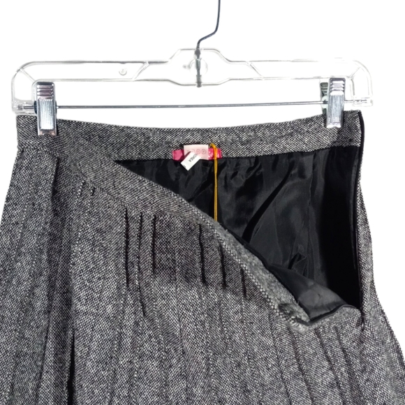 Vera Style Gray & Black Pleated lined Skirt SZ Small - Picture 3 of 10